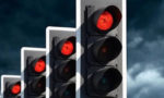 Коллаж - светофоры: красный запрещающий сигнал